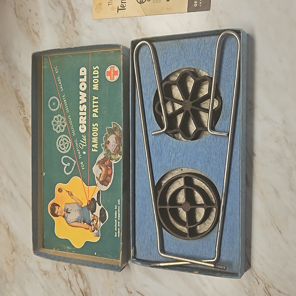 GRISWOLD | FAMOUS PATTY MOLDS | 1950's